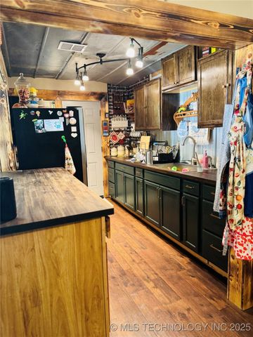 714 10th Avenue NW, Ardmore, OK 73401