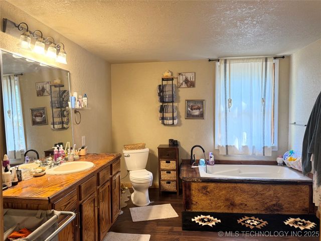 714 10th Avenue NW, Ardmore, OK 73401