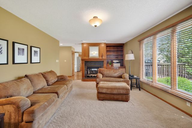15152 Hawthorn Drive, Clive, IA 50325