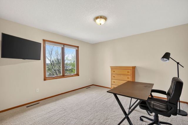 15152 Hawthorn Drive, Clive, IA 50325