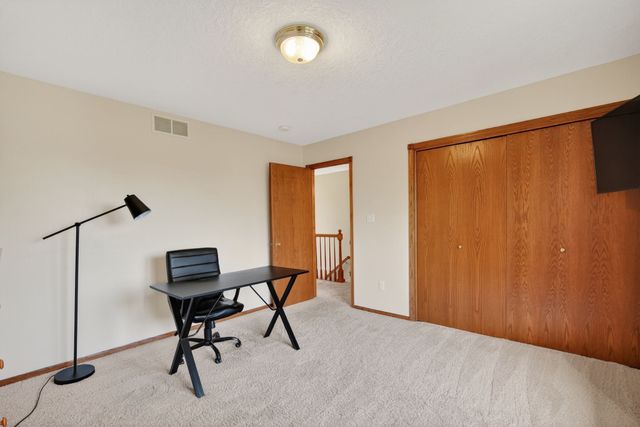 15152 Hawthorn Drive, Clive, IA 50325
