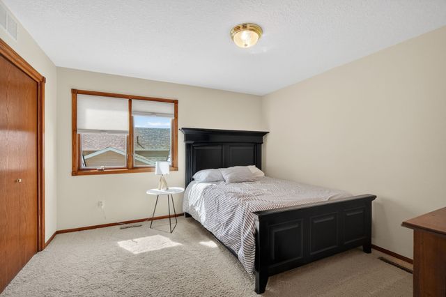 15152 Hawthorn Drive, Clive, IA 50325