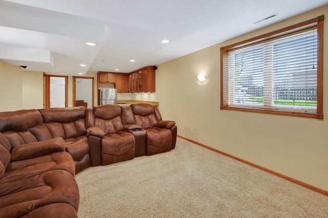 15152 Hawthorn Drive, Clive, IA 50325