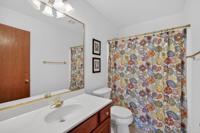 15152 Hawthorn Drive, Clive, IA 50325