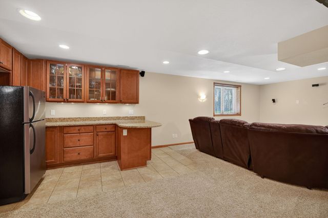 15152 Hawthorn Drive, Clive, IA 50325