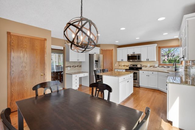 15152 Hawthorn Drive, Clive, IA 50325