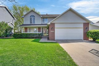 15152 Hawthorn Drive, Clive, IA 50325