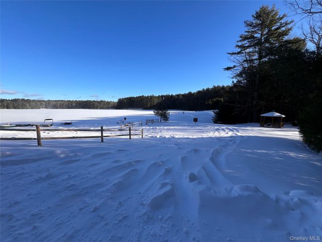 26 Summit Drive, Barryville, NY 12719