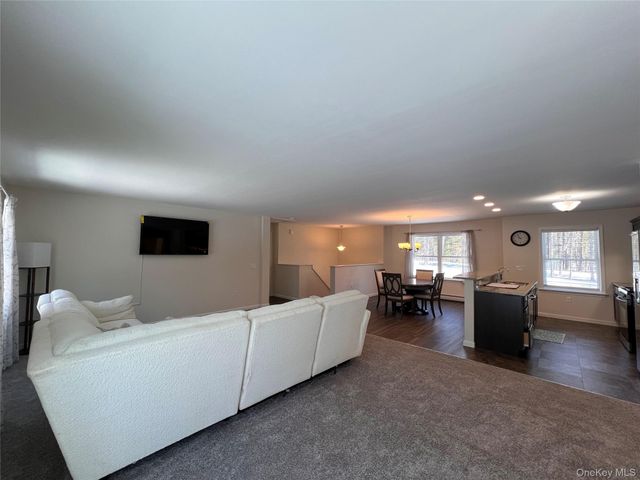 26 Summit Drive, Barryville, NY 12719