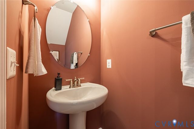 374 Bayberry Ln, Zion Crossroads, VA 22942