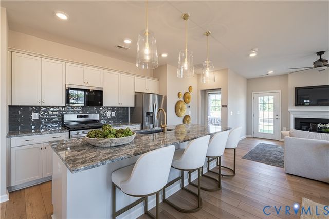 374 Bayberry Ln, Zion Crossroads, VA 22942