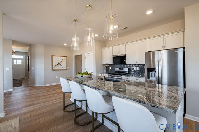 374 Bayberry Ln, Zion Crossroads, VA 22942