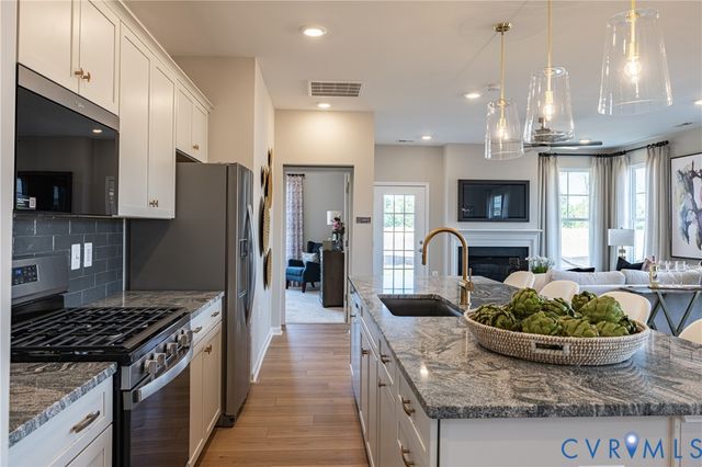 374 Bayberry Ln, Zion Crossroads, VA 22942