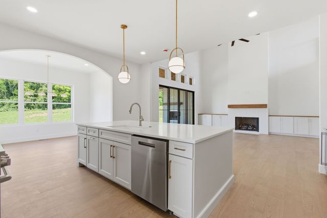 1526 Frye Rd, Columbia, TN 38401