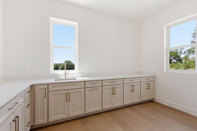 1526 Frye Rd, Columbia, TN 38401