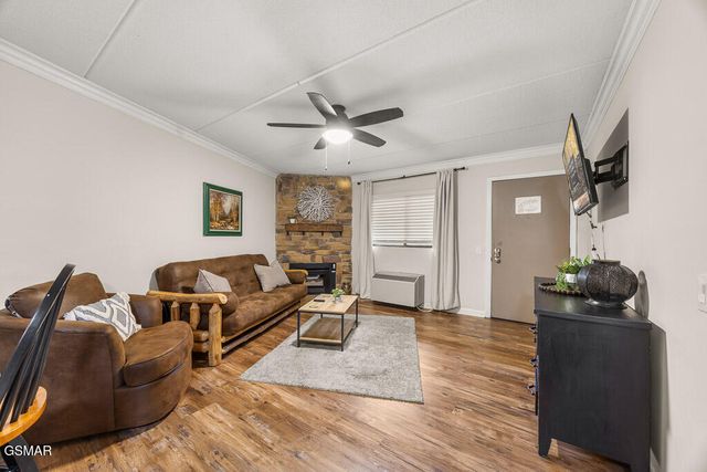 306 Baskins Creek Road, Gatlinburg, TN 37738