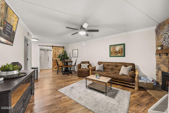 306 Baskins Creek Road, Gatlinburg, TN 37738