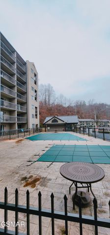 306 Baskins Creek Road, Gatlinburg, TN 37738