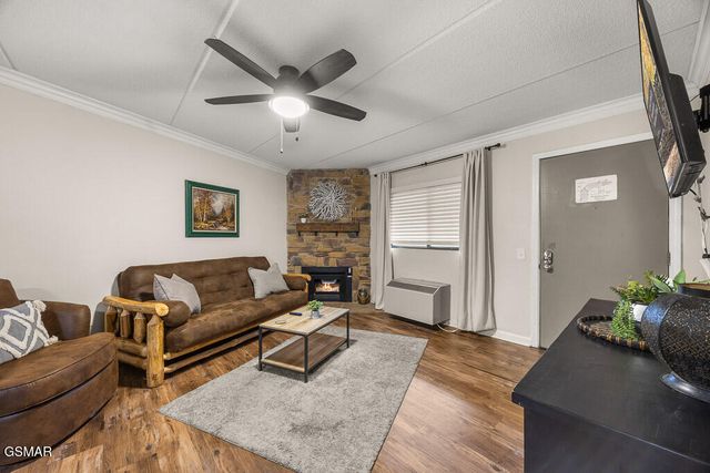 306 Baskins Creek Road, Gatlinburg, TN 37738