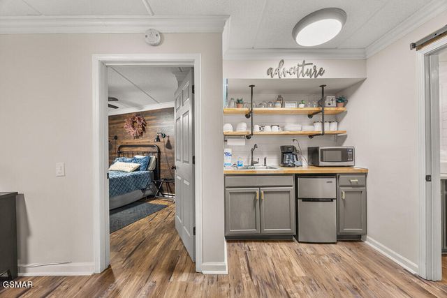 306 Baskins Creek Road, Gatlinburg, TN 37738