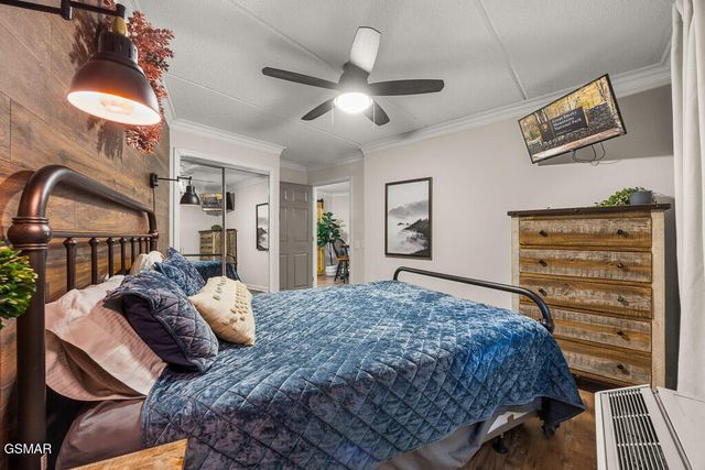 306 Baskins Creek Road, Gatlinburg, TN 37738