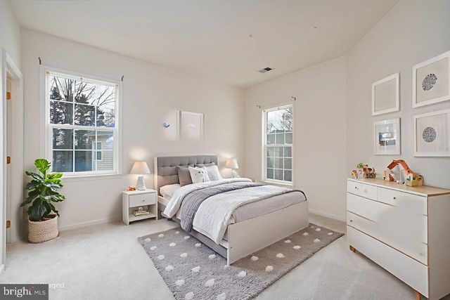 604 AUTUMN WIND, Rockville, MD 20850