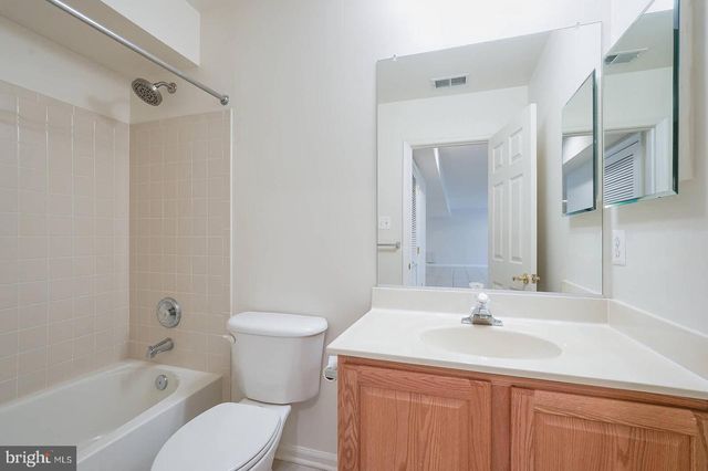 604 AUTUMN WIND, Rockville, MD 20850