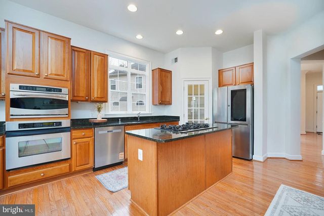 604 AUTUMN WIND, Rockville, MD 20850