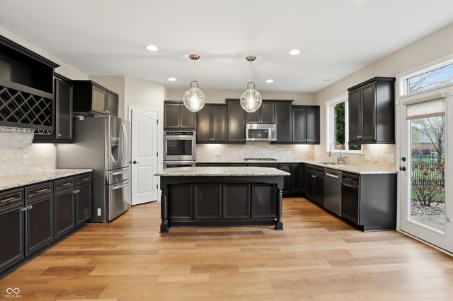 5903 Oakmont Boulevard, Bargersville, IN 46106