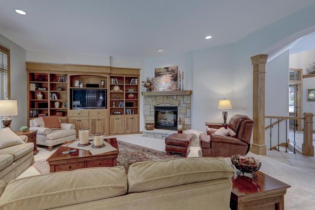 422 BOSWORTH LANE, Neenah, WI 54956