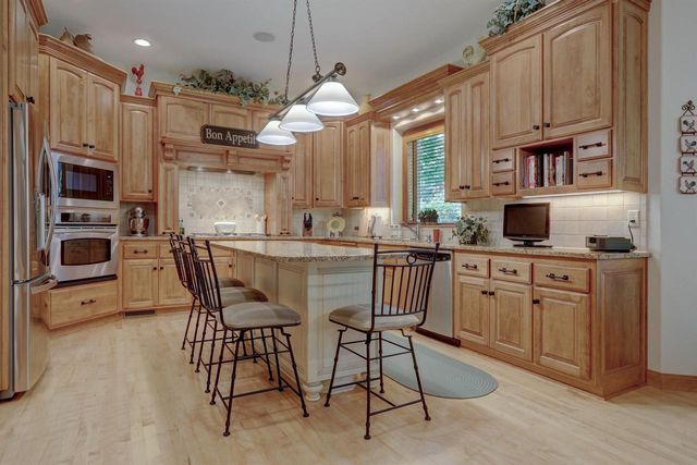 422 BOSWORTH LANE, Neenah, WI 54956