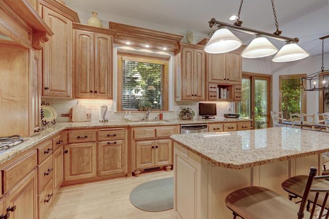422 BOSWORTH LANE, Neenah, WI 54956