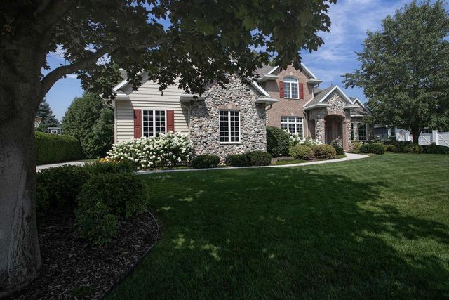 422 BOSWORTH LANE, Neenah, WI 54956