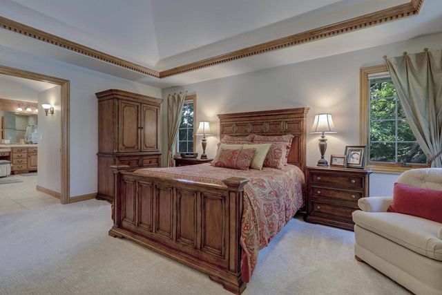 422 BOSWORTH LANE, Neenah, WI 54956