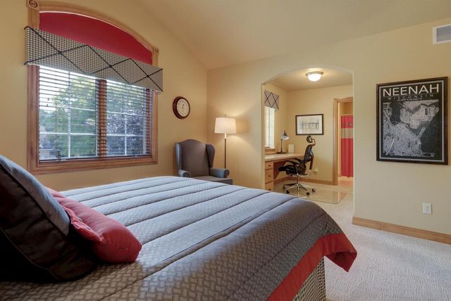 422 BOSWORTH LANE, Neenah, WI 54956