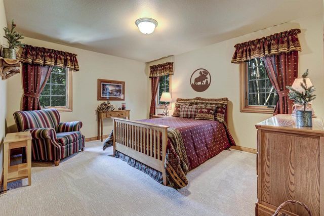 422 BOSWORTH LANE, Neenah, WI 54956