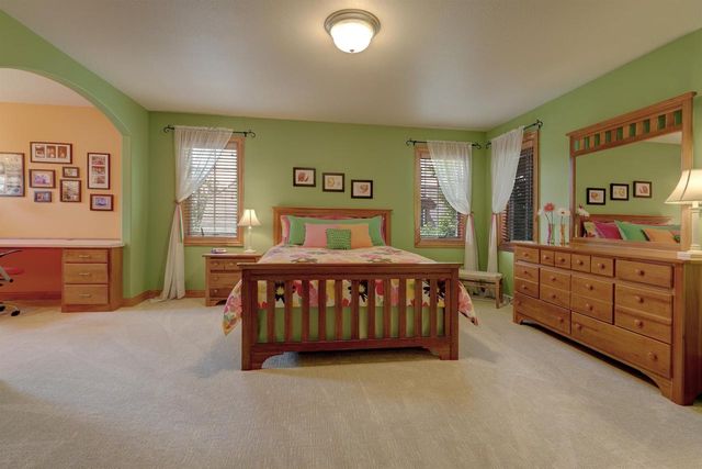 422 BOSWORTH LANE, Neenah, WI 54956