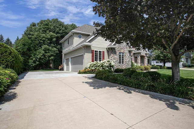 422 BOSWORTH LANE, Neenah, WI 54956