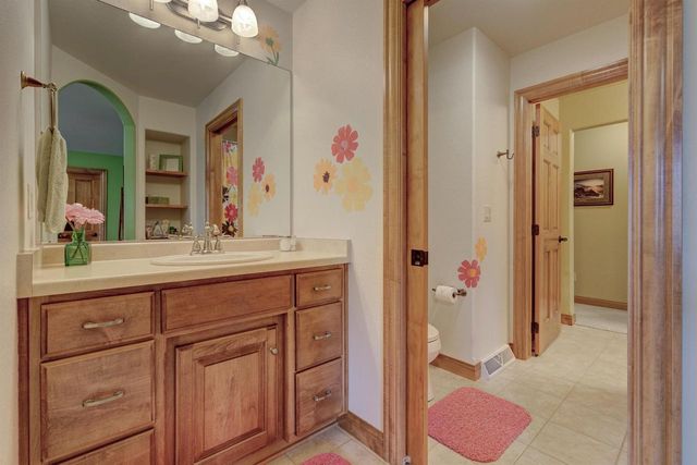 422 BOSWORTH LANE, Neenah, WI 54956
