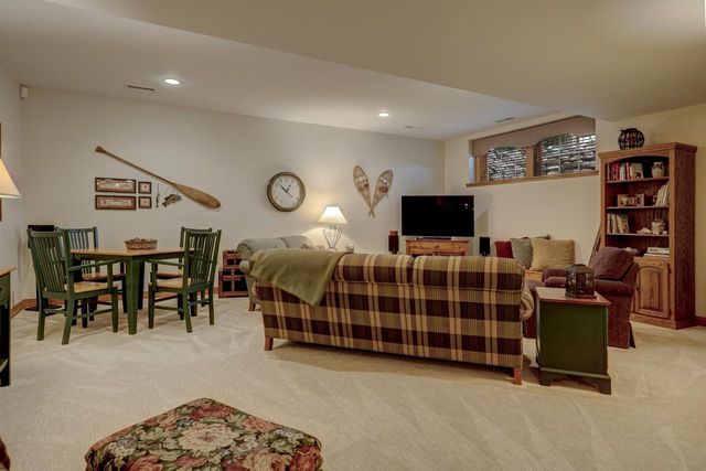 422 BOSWORTH LANE, Neenah, WI 54956