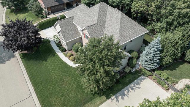 422 BOSWORTH LANE, Neenah, WI 54956