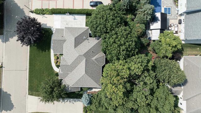 422 BOSWORTH LANE, Neenah, WI 54956