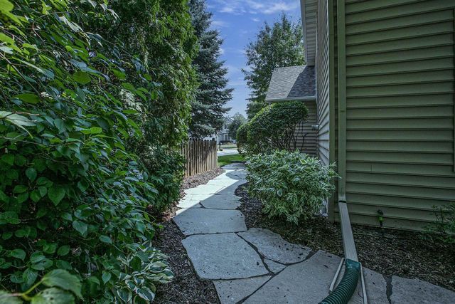 422 BOSWORTH LANE, Neenah, WI 54956