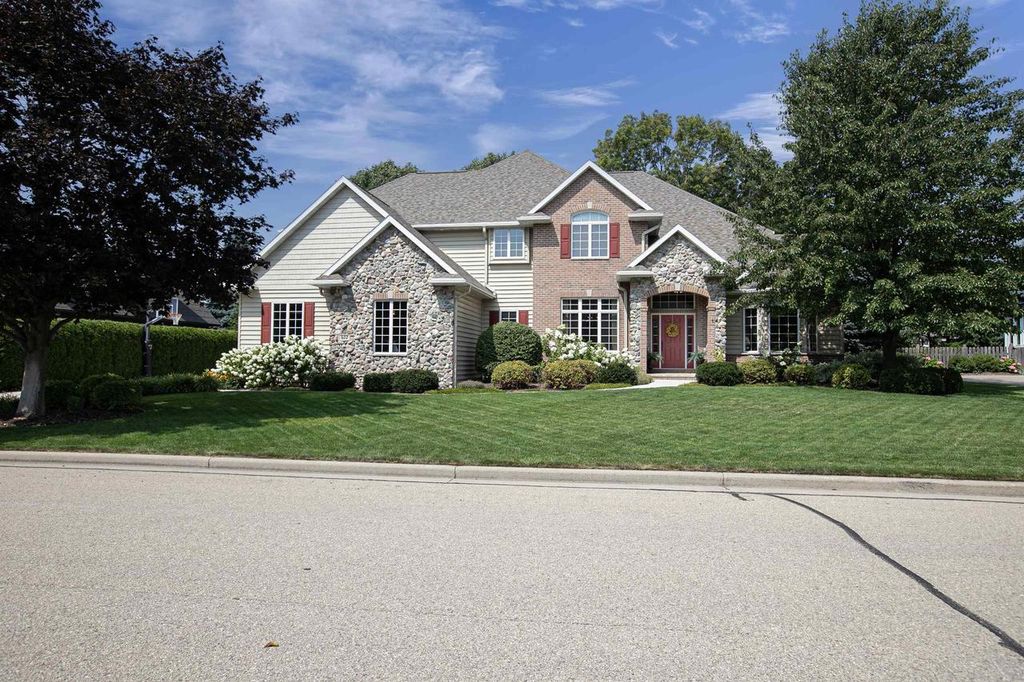 422 BOSWORTH LANE, Neenah, WI 54956