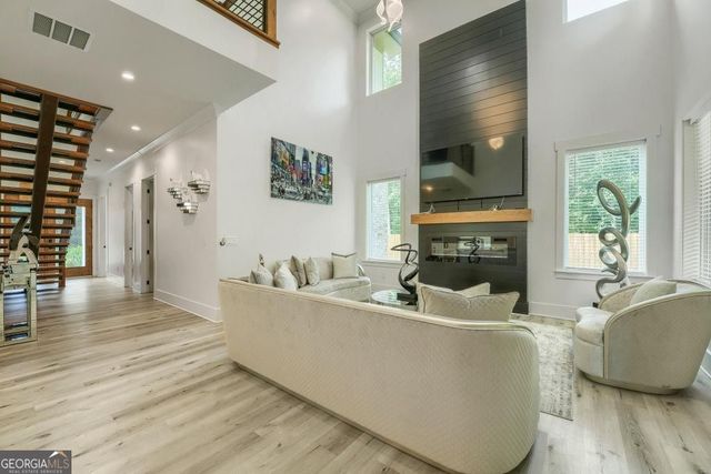 658 Rockbridge Road NW, Lilburn, GA 30047