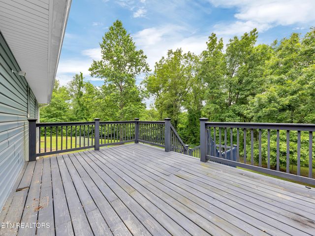 3342 Shagbark Rd, Powell, TN 37849