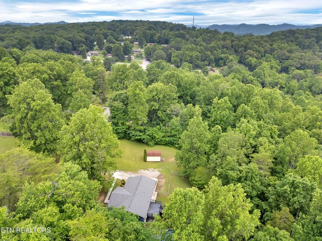 3342 Shagbark Rd, Powell, TN 37849