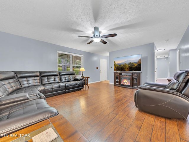 3342 Shagbark Rd, Powell, TN 37849