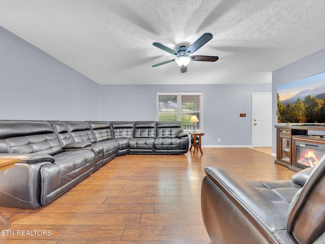 3342 Shagbark Rd, Powell, TN 37849