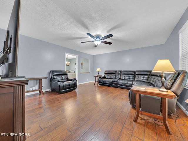 3342 Shagbark Rd, Powell, TN 37849